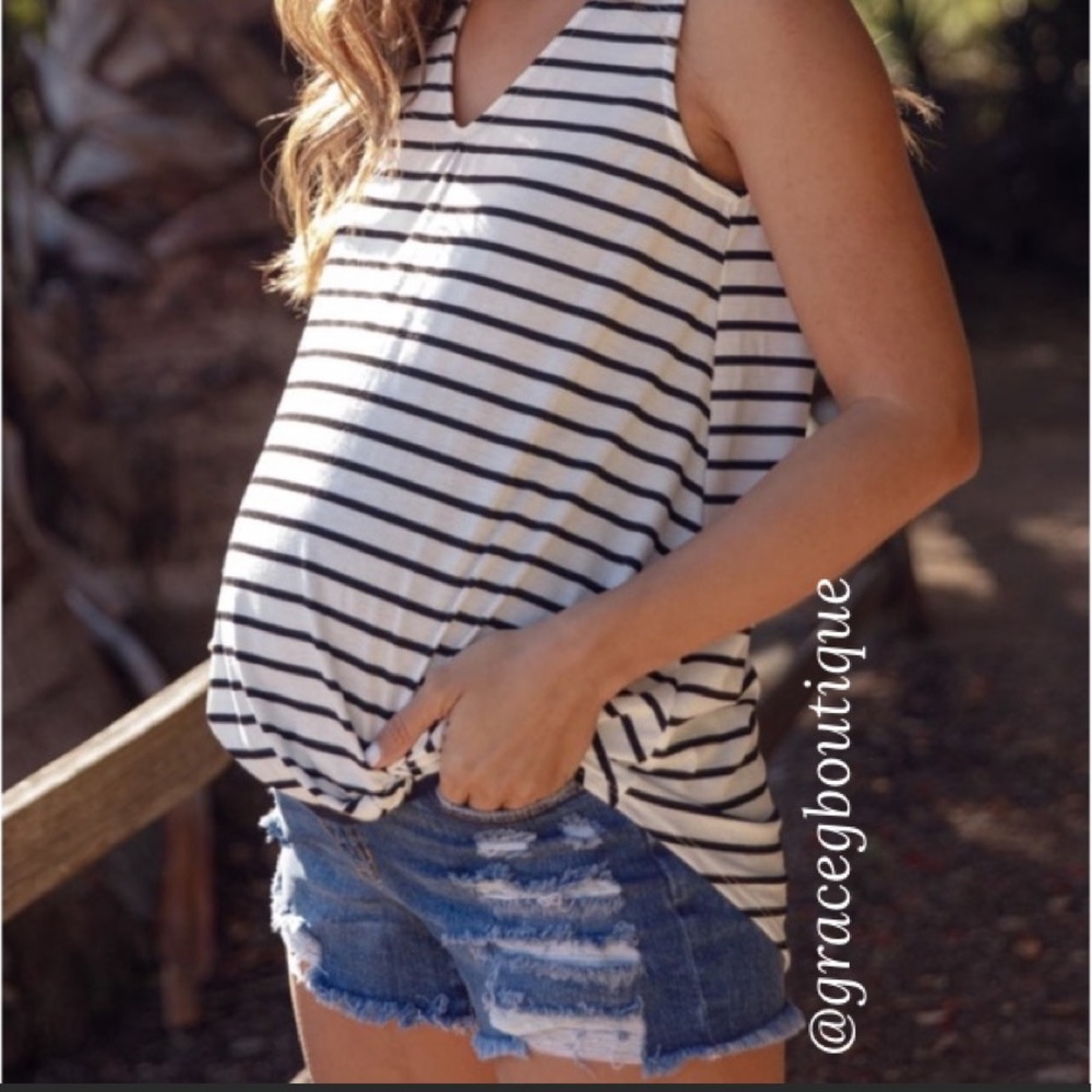 Maternity Shorts Distress Wash Denim Ripped Jean Shorts Size 2 / 26